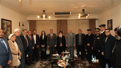 محافظ الجيزة خلال تقديمه التهنئة بمطرانية أكتوبر وأوسيم: نعيش أجواء تعكس التلاحم والتكاتف بيننا 