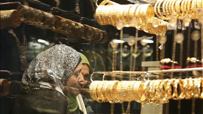 آي صاغة: أسعار الذهب المحلية أقل من البورصة العالمية بنحو 120 جنيهًا