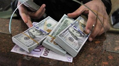 كيف ساهم تحرير سعر الصرف في زيادة حصيلة العملة الصعبة بالبنوك؟.. رئيس البنك الأهلي يجيب