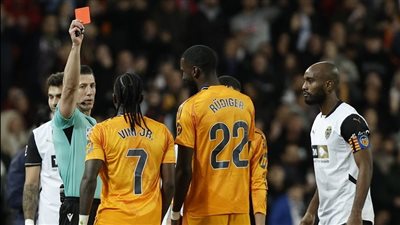  إيقاق فينيسيوس جونيور مباراتين في الدوري الإسباني بسبب طرده المباشر في لقاء فالنسيا