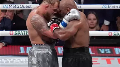 هل نزال مايك تايسون وجيك بول مزيف؟.. ملاكم شهير يكشف الحقيقة 