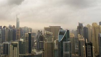 طقس مستقر في الإمارات مع فرص لأمطار خفيفة على بعض المناطق