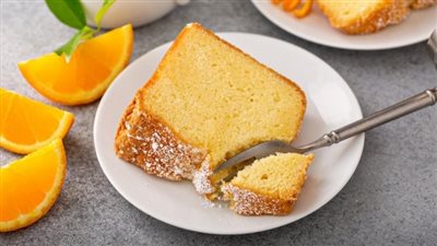 طريقة عمل الكيكة العادية الهشة.. اعرفي أسباب نجاحها وفشلها بالتفصيل 