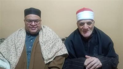 بعد تدهور حالته الصحية.. نقابة القراء تزور الشيخ جمعة مختار