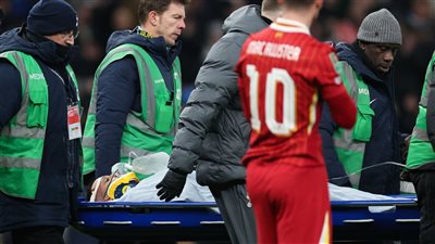 فقد الوعي.. إصابة خطيرة لـ لاعب توتنهام في مباراة ليفربول بكأس الرابطة | فيديو