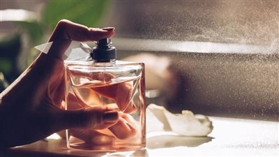 دراسة: العطور تحتوي على مواد كيميائية تضر بصحة الجسم 