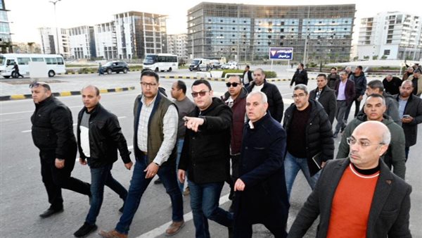 وزير الإسكان خلال