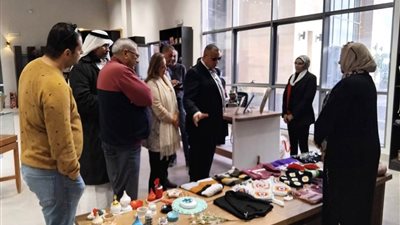 محافظ جنوب سيناء يتفقد معرض الحرف اليدوية لمبادرة هنفيدهن بالقرية التراثية بشرم الشيخ