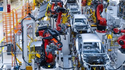 موردو السيارات يعيدون النظر في خطط الإنتاج بسبب تهديد ترامب بالرسوم الجمركية