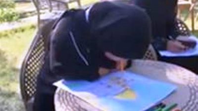 نالت إعجاب رئيس وزراء الهند.. محافظ أسوان يشيد بالطالبة بسملة لرسمها لوحة لتاج محل بفمها