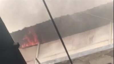 إصابة شخصين إثر نشوب حريق داخل 4 مخازن قطع غيار بأحد المولات بالتوفيقية|بث مباشر 