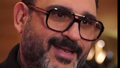 أكرم حسني عن أغنية تيجي نسيب: بتعبر عن كل البيوت