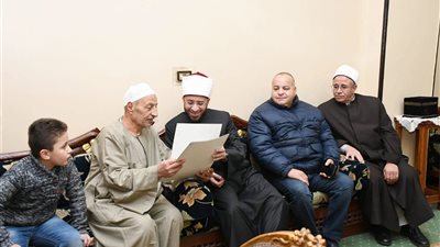 في لمسة بر ووفاء.. وزير الأوقاف في زيارة إلى الشيخ عيد سعودي وكيل وزارة الأوقاف الأسبق