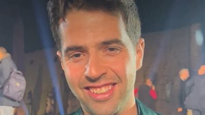 طارق الإبياري: اتشرفت بتسلم تكريم الراحل نور الشريف من مهرجان الأقصر.. وبناته أخواتي وبعزهم