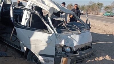 إصابة طبيبة وسيدتين إثر انقلاب ميكروباص على صحراوي قنا| أسماء