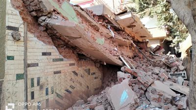 انتقال لجنة هندسية من الإسكان والإدارة الهندسية لمعاينة المنزل المنهار بأسيوط