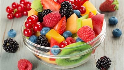 أبرزها التفاح والتوت.. 10 فواكه غنية بالألياف لتعزيز الهضم
