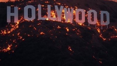 حقيقة فيديو احتراق علامة هوليود في لوس أنجلوس.. هل وضع الذكاء الاصطناعي بصماته؟