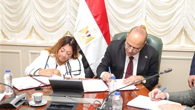 تنفيذًا لتوجيهات الرئيس.. توقيع بروتوكول تعاون بين وزارة العمل والقومي للإعاقة لدمج ذوي الهمم في سوق العمل 