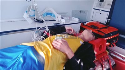 ارتجاج في المخ│ سقوط لاعب بنادي ملوي في المنيا داخل الملعب.. ونقله لـ المستشفى