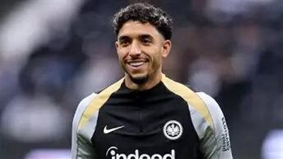 لاعب فرانكفورت: عمر مرموش كان مهما بالنسبة لنا.. ونحن سعداء من أجله