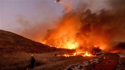 ألعاب نارية ليلة رأس السنة.. واشنطن بوست تكشف مفاجأة عن أسباب حرائق كاليفورنيا 