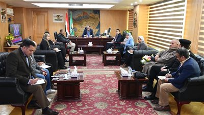 لضخ زريعة الأسماك ويرقات الجمبري.. محافظ الفيوم يتابع نتائج تحاليل مياه بحيرة قارون