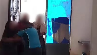 مصدر عن انتشار فيديو تعدي 3 سيدات على شخص داخل منزل بالمنوفية: خلافات أسرية