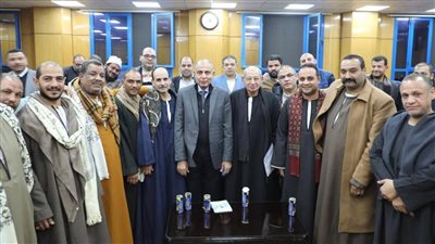 محافظ المنيا يواصل لقاءاته مع تجار سوق الحبشي تمهيدًا لنقلهم إلى ماقوسة