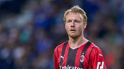 ماذا قدم سيمون كيير في مسيرته الكروية بعد اعتزاله كرة القدم؟