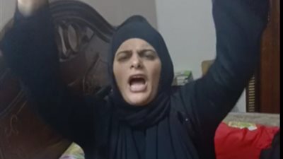 أسرة شاب قتل على يد جاره بالمحلة الكبرى: أستناه وهو نازل الشغل وموته| بث مباشر 