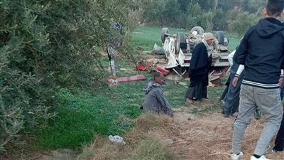 كانوا رايحين الامتحان..مصرع طالبة وإصابة 12 آخرين بينهم طلاب في حادث انقلاب سيارة بالفيوم