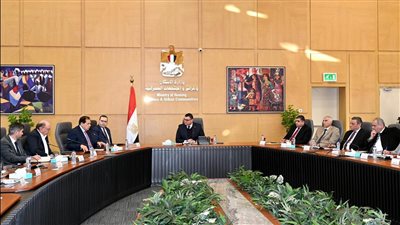 وزير الإسكان يلتقي مجموعة من المطورين وممثلي الكيانات العاملة بإقليم الساحل الشمالي الغربي