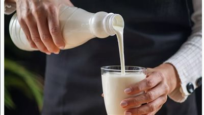 يقلل الإصابة بالسرطان.. خبراء ينصحون بـ تناول حليب البروبيوتيك بعد العشاء 