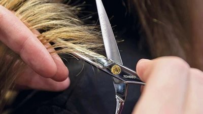 رجل يهاجم النساء ويقص شعرهن بالإجبار في لندن.. الشرطة ما زالت تبحث عنه 