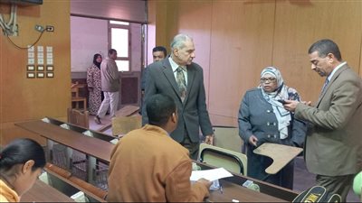4 آلاف طالب يؤدون امتحانات الفصل الدراسي الأول بكلية التربية جامعة أسوان