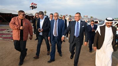 محافظ جنوب سيناء يتابع فعاليات مهرجان الهجن والتراث.. صور