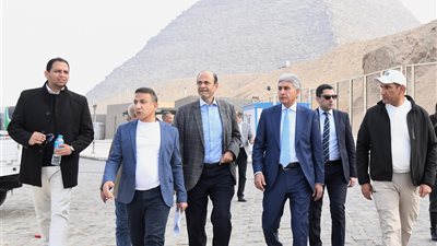 وزير السياحة يتفقد آخر مستجدات الأعمال بمشروع تطوير الخدمات بمنطقة أهرامات الجيزة