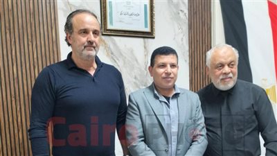 بعد جلسة مع أشرف زكي.. أسرة شكري سرحان تتقبل اعتذار نقابة الممثلين عن إساءة عمر متولي للراحل| صور