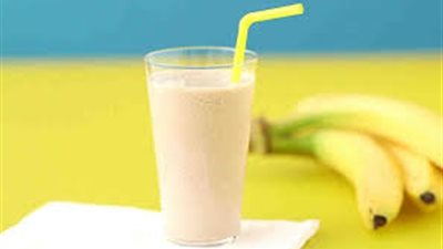 طريقة سموذي الموز بالحليب في المنزل خلال 5 دقائق