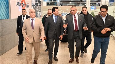 محافظ جنوب سيناء ووزير الشباب والرياضة يلتقيان القبائل العربية المشاركة في مهرجان الهجن بشرم الشيخ