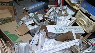 ضبط طالب بحوزته كمية من المستلزمات الطبية مجهولة المصدر قبل ترويجها بالقاهرة