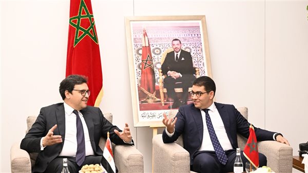 الدكتور هَنو خلال