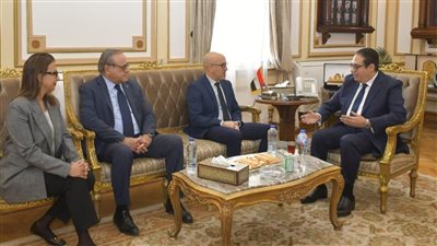 رئيس جامعة القاهرة: نعمل على إطلاق مشروعات بحثية مشتركة في مجالات حيوية