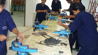 شروط التقديم لدورة إعداد مصممي الحقائب التدريبية لمعلمي المدارس الفنية