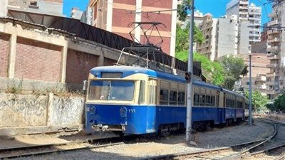 حاول الإفلات من دفع التذكرة.. مصرع شخص أسفل عجلات الترام بالإسكندرية |بث مباشر 