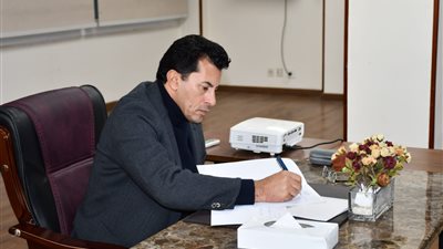 وزير الشباب يوجه بتشكيل لجنة دائمة لمتابعة الجوانب الانضباطية داخل المنتخبات والاتحادات الرياضية