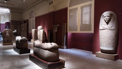 المتحف المصري بالتحرير يعرض ملعقة دهون من الخشب على شكل سباحة 