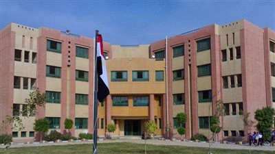 تأخر عن موعد الامتحان| استبعاد مديرة مدرسة بكفر الشيخ بسبب منعها نجل برلماني من دخول اللجنة.. والنائب يرد