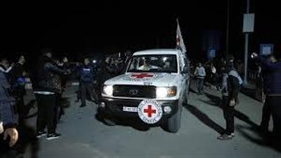 اللجنة الدولية للصليب الأحمر تكشف تفاصيل تبادل تسليم أول دفعة من الأسرى: العواطف الجياشة مثلت تحديا في عملية النقل